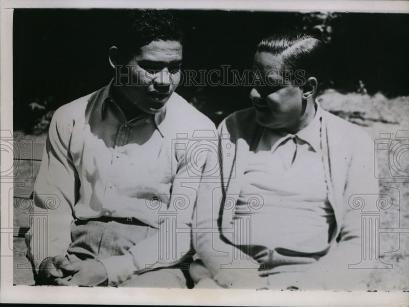 Load image into Gallery viewer, 1936 Press Photo Heavyweight Joe Louis &amp; manager Julian Black in Michigan
