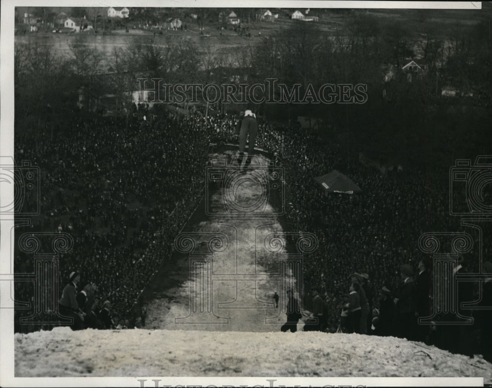 1933 Press Photo Casper Oimen in ski jump at Cary Illinois meet - nes43898- Historic Images