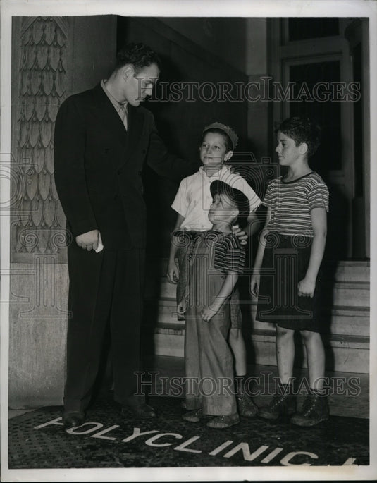 1939 Press Photo Red Burman boxer & NYC boys Ed & George Kuzna, Bud Short- Historic Images
