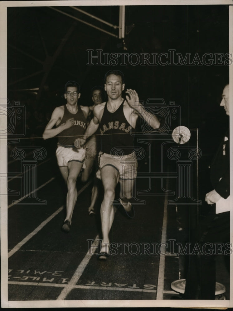 1939 Press Photo Glenn Cunningham, Chuck Fenske in mile at Boston MA - nes44120- Historic Images