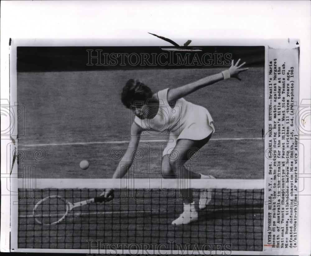 1961 Press Photo Brazil's Maria Bueno at National tennis vs Margaret Smith in NY- Historic Images