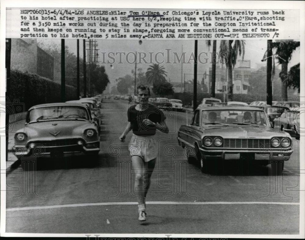 1964 Press Photo Miler Tom O&#39;Hara of Chicago Loyola U at practice in LA- Historic Images