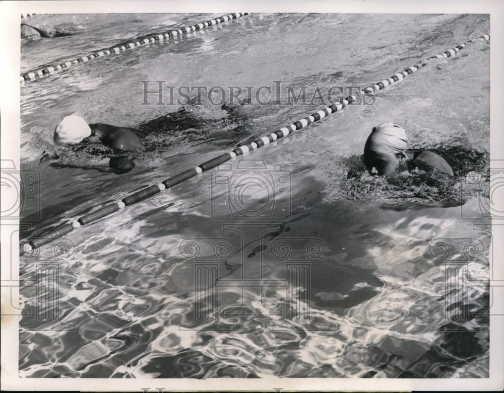 1962 Press Photo Wiltrud Urselmann vs Ingrid Feuerstack in 100 meter AAU swim- Historic Images