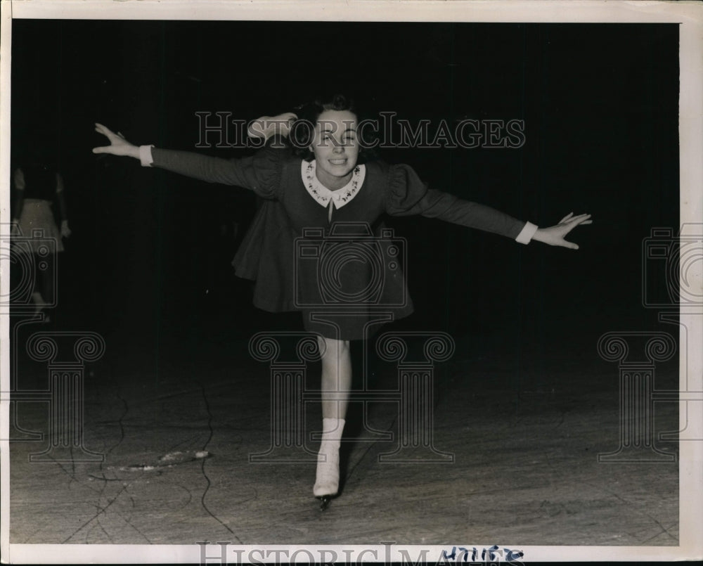 1938 Press Photo Charlotte Walther National Jr Figure skating champ in NYC- Historic Images