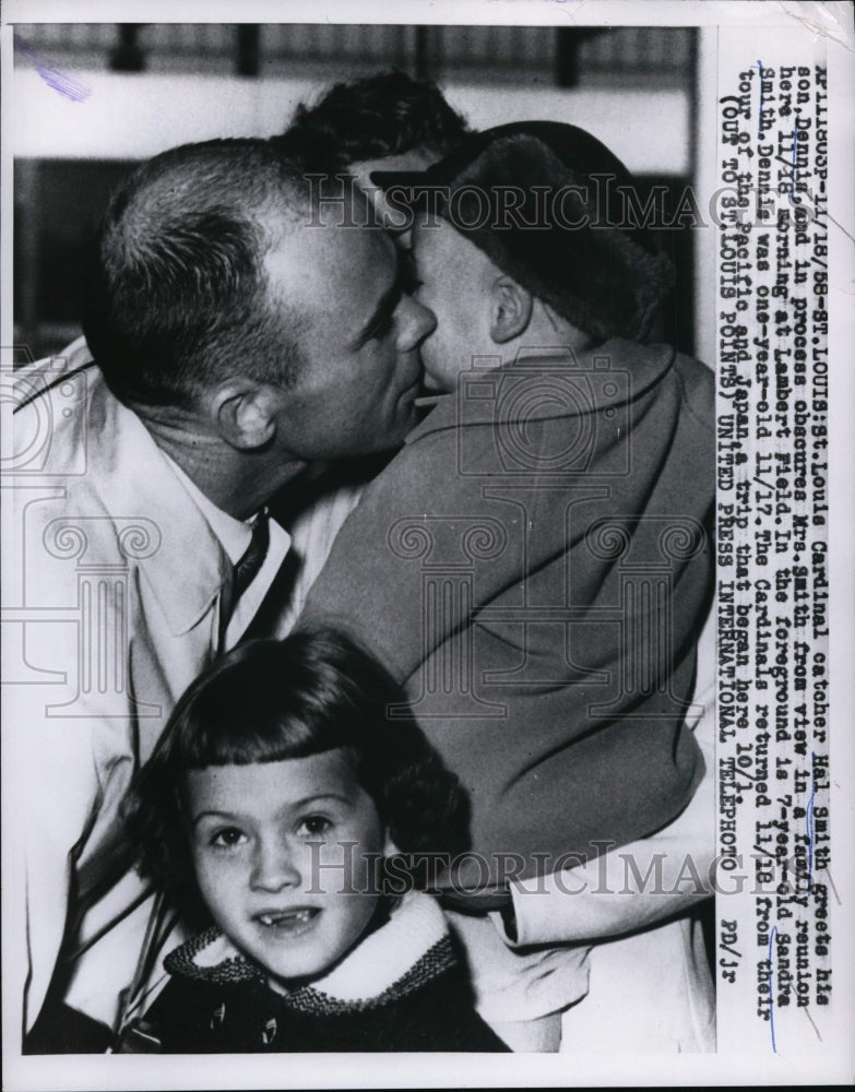 1958 Press Photo Cardinal catcher Hal Smith & daughter Sandra,son Dennis- Historic Images