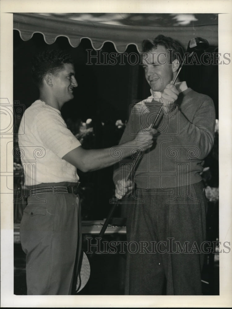 1941 Press Photo Pvts Charles Yates, Frank Strafaci at National Amateur golf- Historic Images