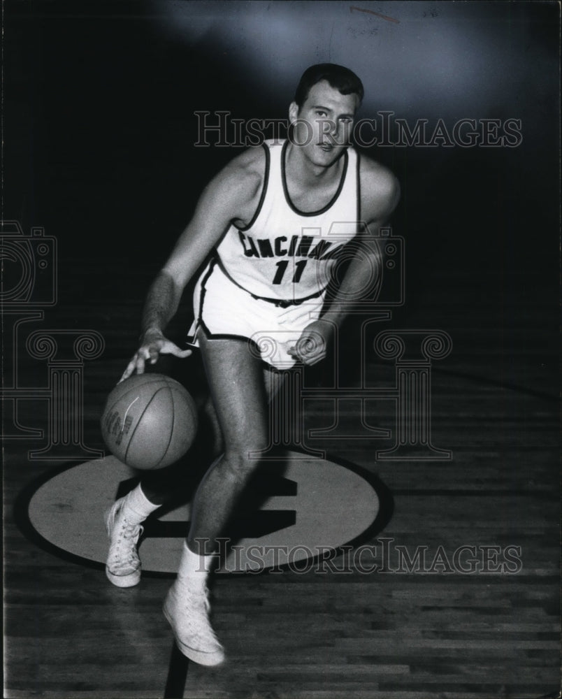 1967 Press Photo Mike Rolf of Cinncinati basketball - nes44686 - nes44686- Historic Images