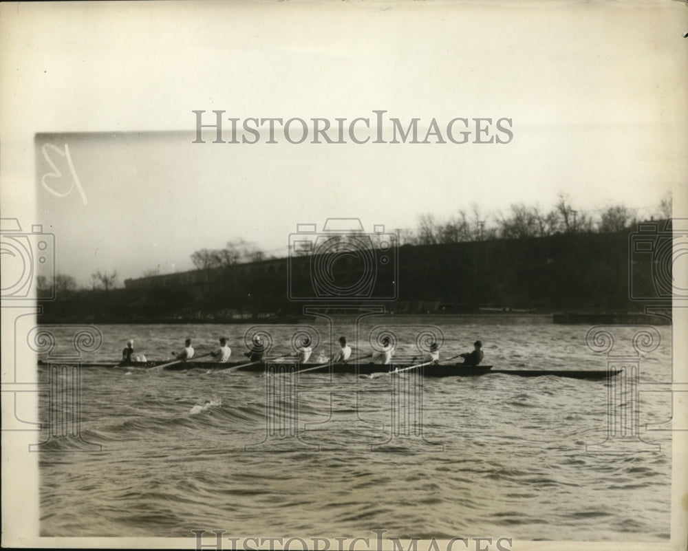 1929 Press Photo U of Pennsylvania varsity crew practice on Schuykill River- Historic Images