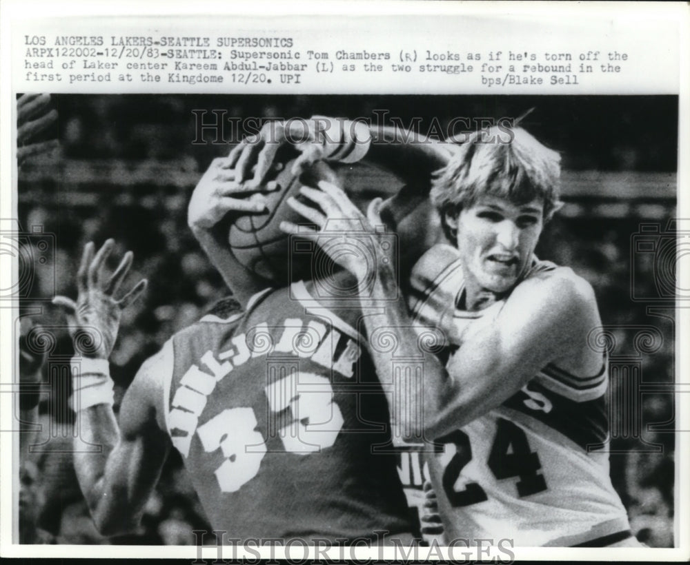 1953 Press Photo Supersonic Tom Chambers vs Laker Kareem Abdul Jabbar- Historic Images