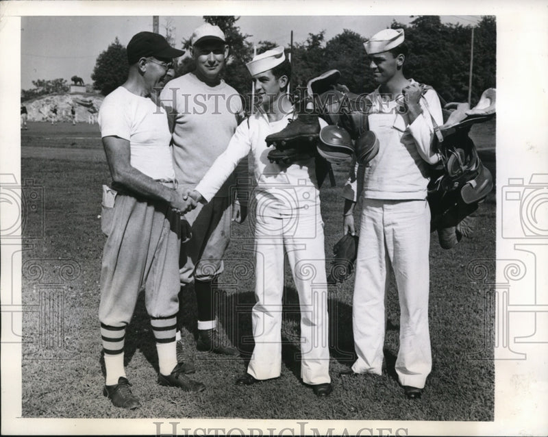 Load image into Gallery viewer, 1944 Press Photo Lou Little of Columbia football, Tad Wieman, J Hall, G Gilbert
