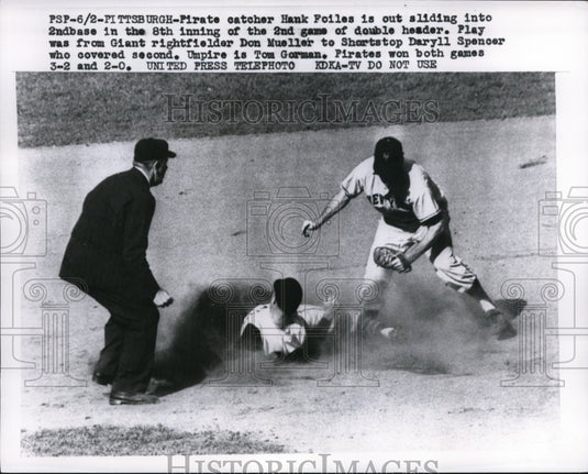 1957 Press Photo Pirate Hank Foiles out at 2nd vs Giants Daryll Spencer- Historic Images