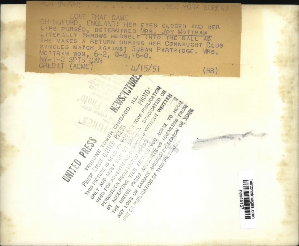 1951 Press Photo Mrs Joy Mottram vs Susan Partridge at tennis Chingford England