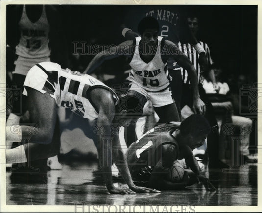 1982 Press Photo DePaul vs St Mary's basketball Bernard Randolph, Ken Patterson- Historic Images