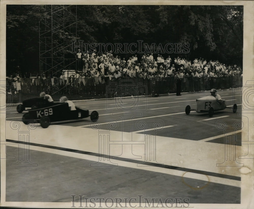 1953 Press Photo William Bryant winning Class B Soap Box Derby race - nes45669- Historic Images