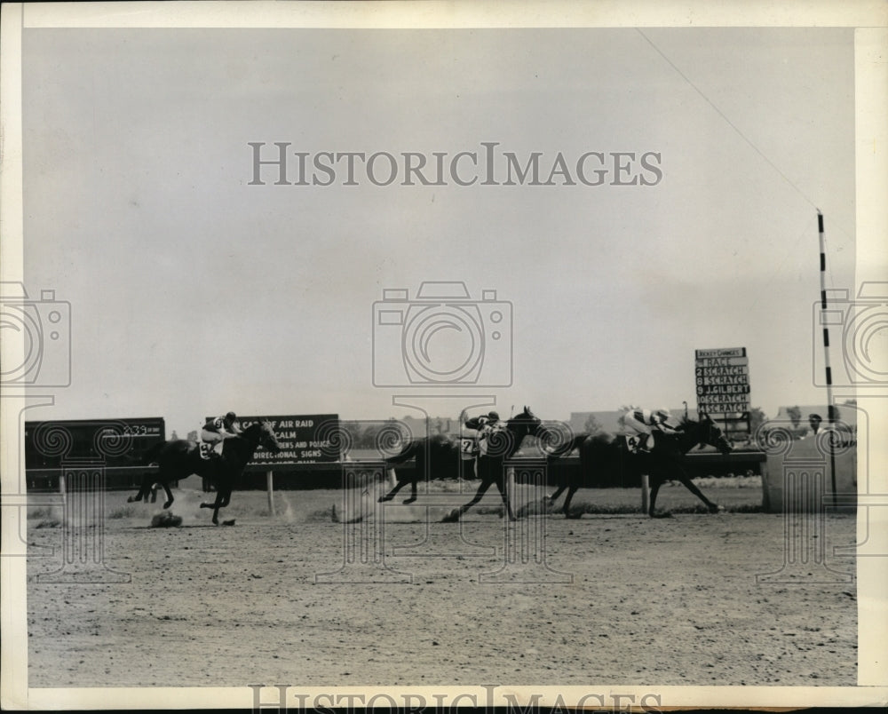 1943 Press Photo Jamaica track NYED Wright on Arthur J, J Stout on Bright Camp- Historic Images