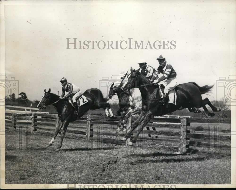 1936 Press Photo Springdale Course steeplechase at Camden NJPontoon, Escape III- Historic Images