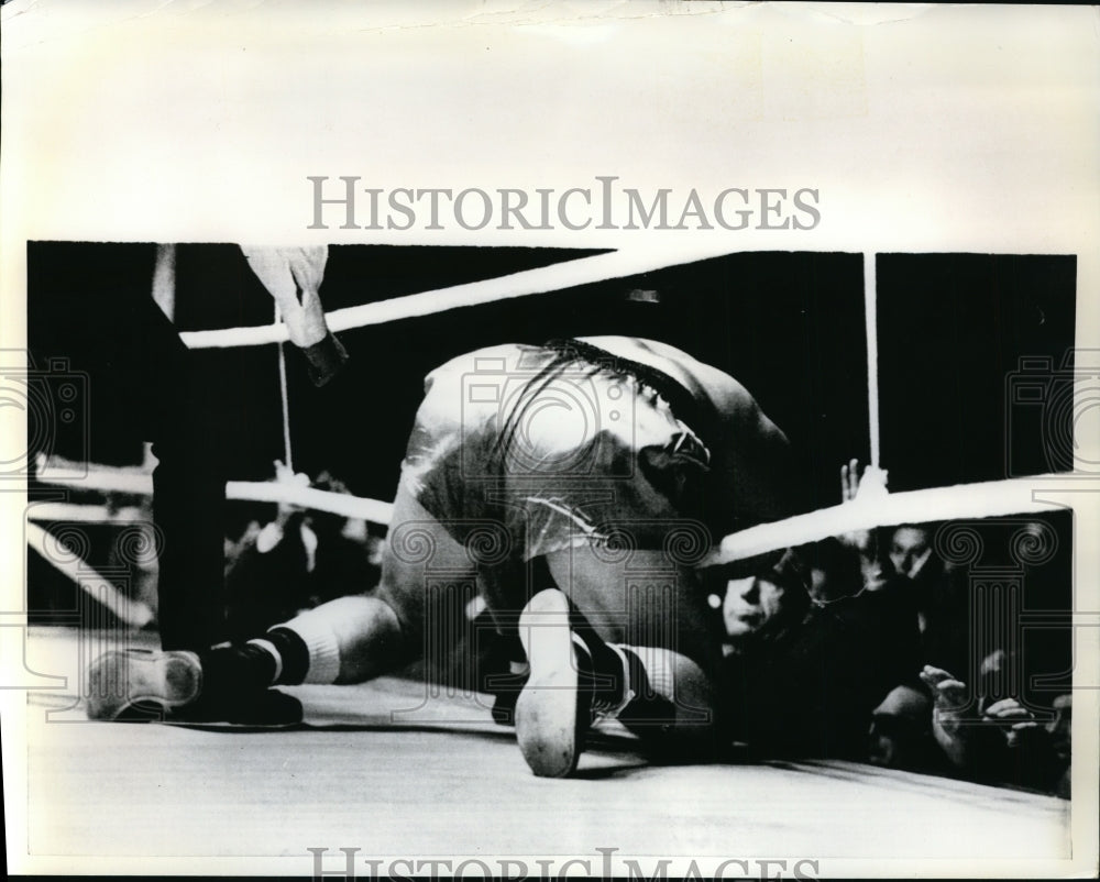 1971 Press Photo Jack Bodell KOed by Jose Manuel Iber Urbain in Madrid bout- Historic Images