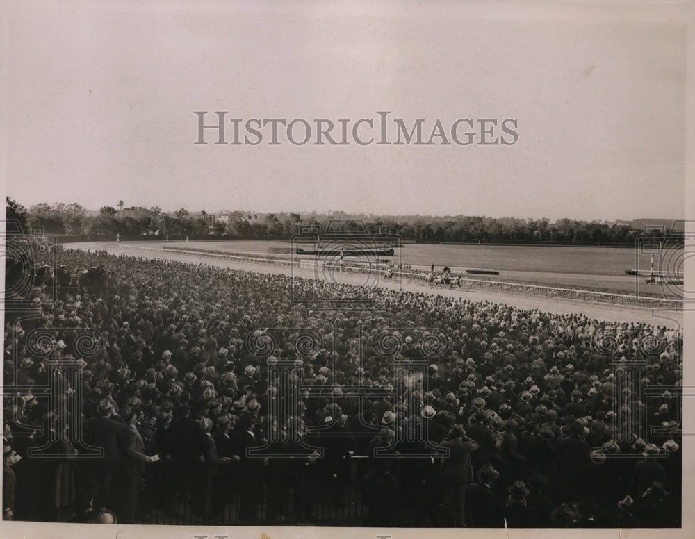 1936 Press Photo Belmont Park races in NY fans at running of Futurity Stakes- Historic Images