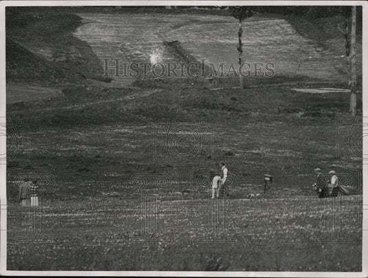 1937 Press Photo The Duke of Windsor golfing at Chateau De Cande in France- Historic Images