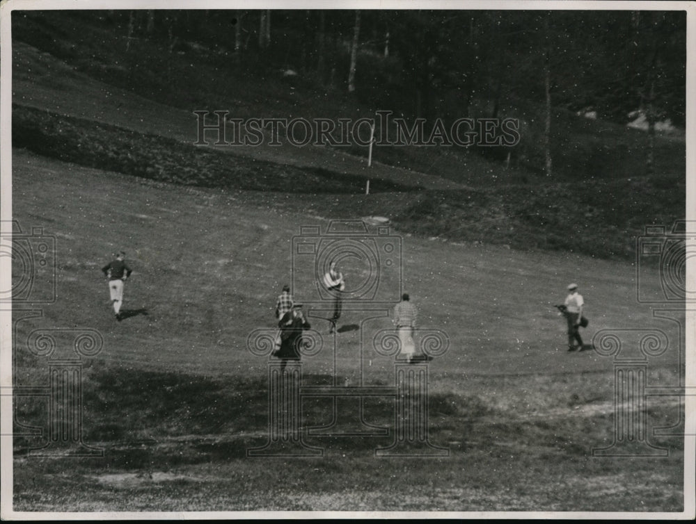 1937 Press Photo The Duke of Windsor golfing at Chateau De Cande in France- Historic Images