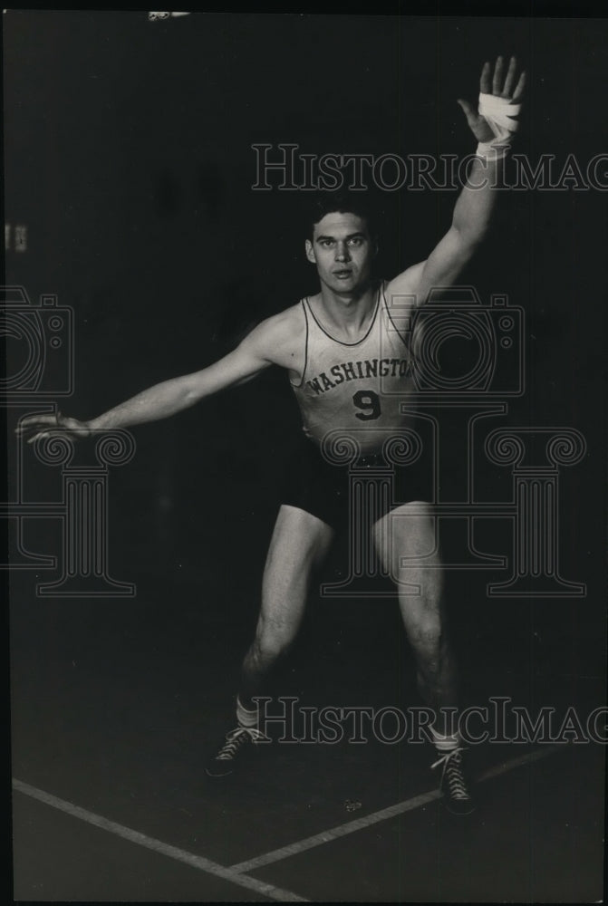 1937 Press Photo Claude Beeler basketball center Washington U in St Louis- Historic Images