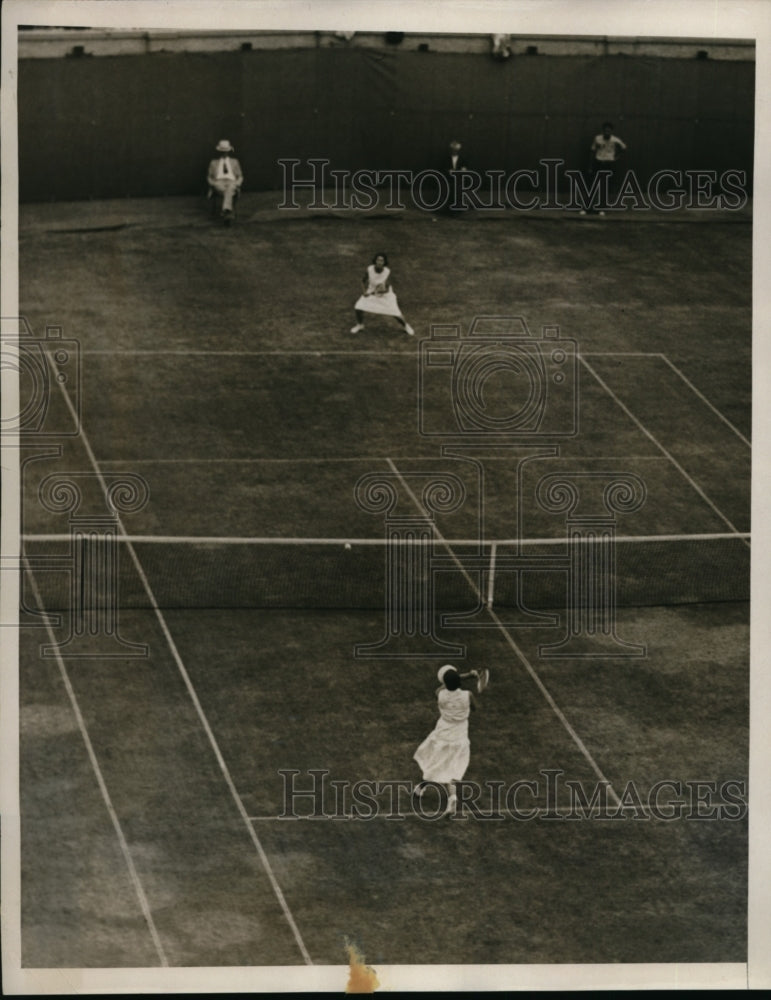 1933 Press Photo Peggy Seniven vs Sarah Palfrey at Wightman Cup tennis in NY- Historic Images