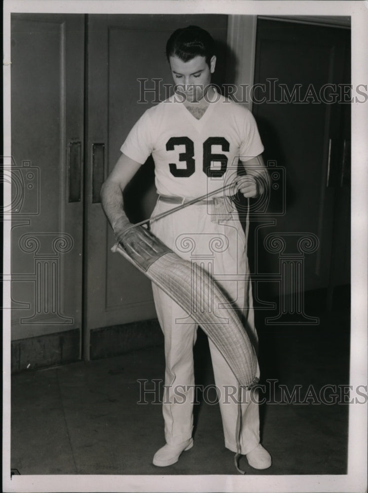 1938 Press Photo Jai Alai player Ricardo demonstrates cesta laced onto a hand- Historic Images