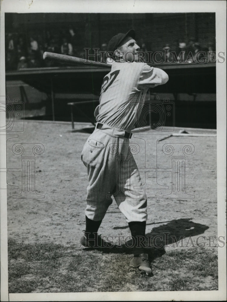 1934 Press Photo Gerald H Walker utility outfielder of Detroit Tigers- Historic Images