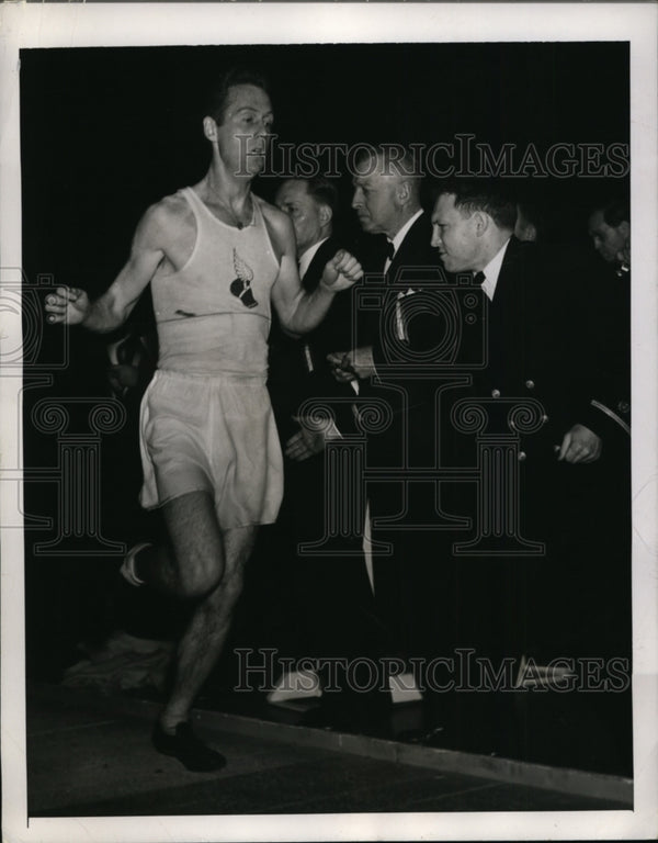 1944 Press Photo Ensign Gregg Rice, Jim Rafferty in NY two mile run ...