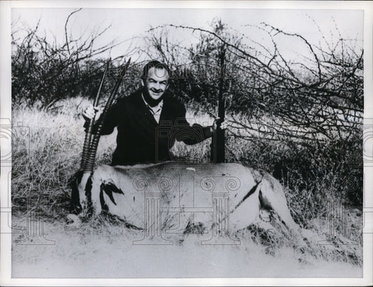 1958 Press Photo Budget director Maurice Stans & African Oryx he hunted- Historic Images