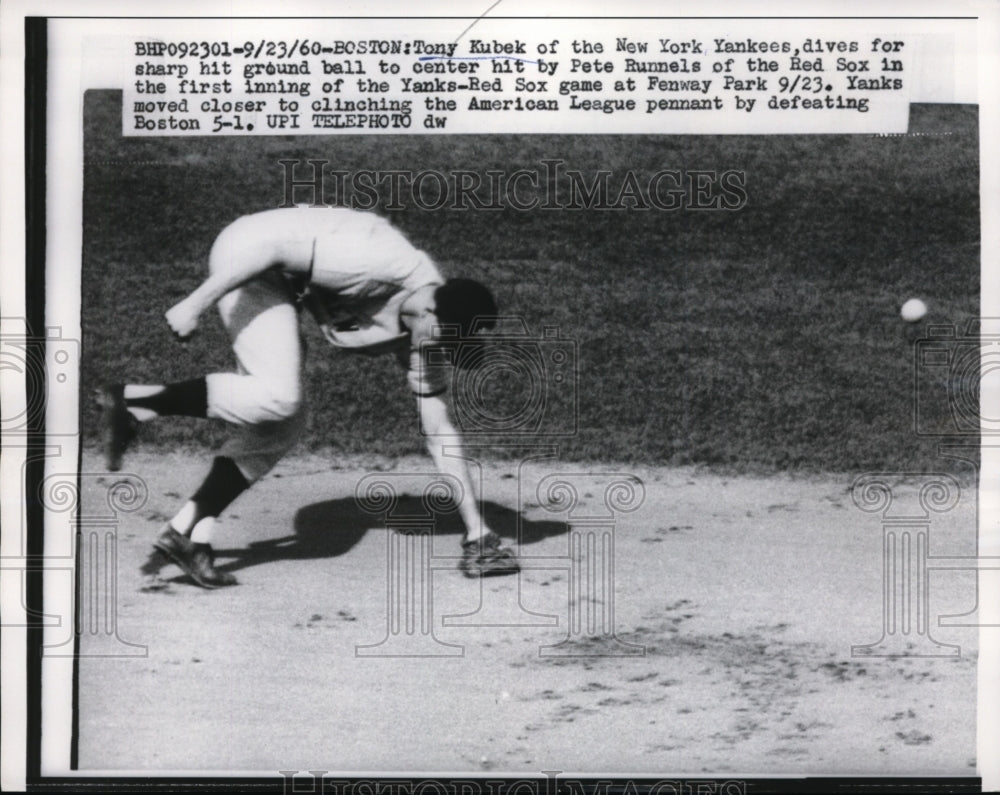 1960 Press Photo Yankees Tony Kubek vs Red Sox in game at Boston - nes46335- Historic Images