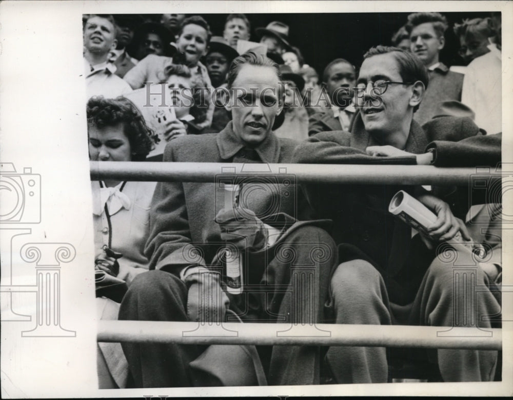 1945 Press Photo Gundar Hagg, Haakon Lidman Swedish track stars at Penn relays- Historic Images