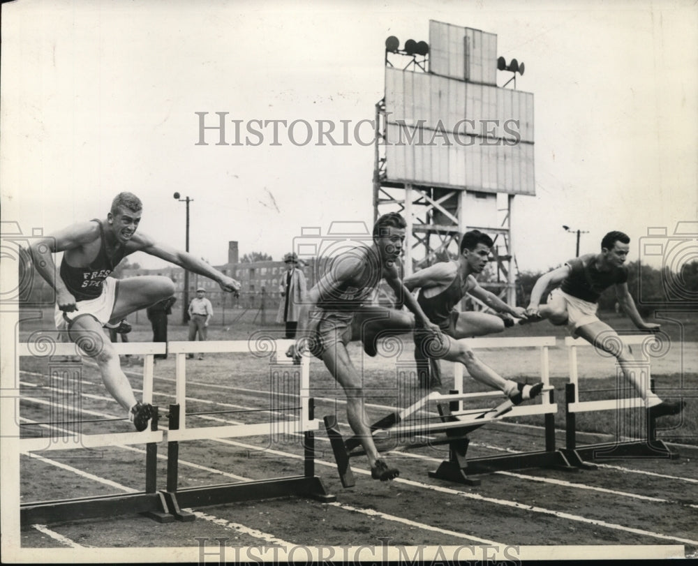 1943 Press Photo William Cummins, Lou Futrell, Lee Angelich at track meet in Ill- Historic Images