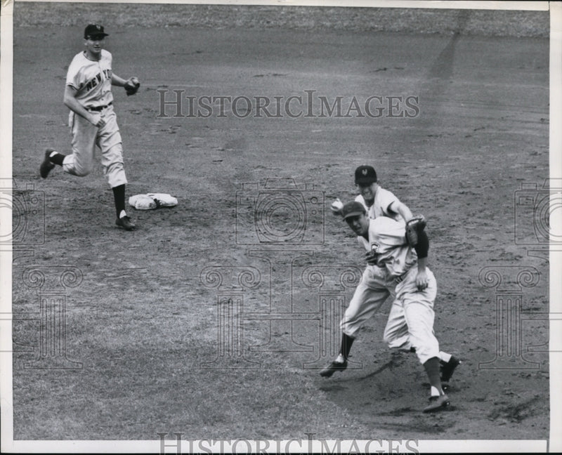 Load image into Gallery viewer, 1952 Press Photo New York Giants vs Chicago Cubs baseball action - nes46454
