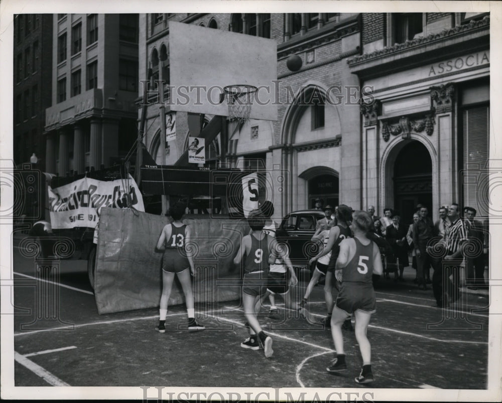 1951 Press Photo San Francisco Boys Clb basketball with moving backboard- Historic Images