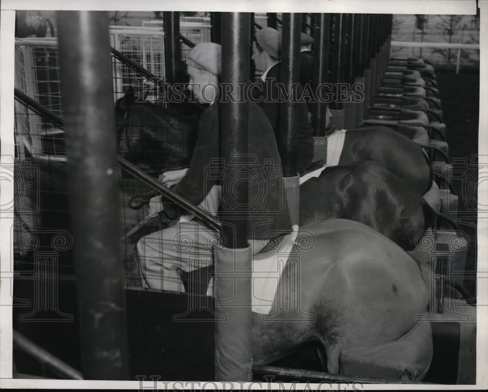 1940 Press Photo Adjustable bar rail for horse race starting gates- Historic Images