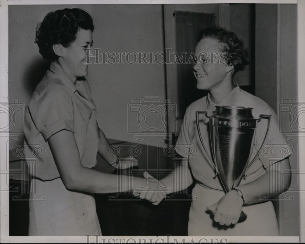 1938 Press Photo Patty Berg & Marion Miley at Chicago golf tournament- Historic Images