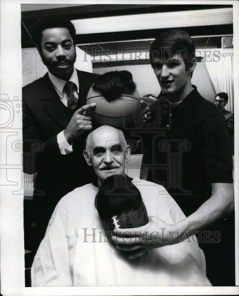 1970 Press Photo NY Knicks Walt Clyde Frazier, Mike Battle, Oaul Horowitz- Historic Images