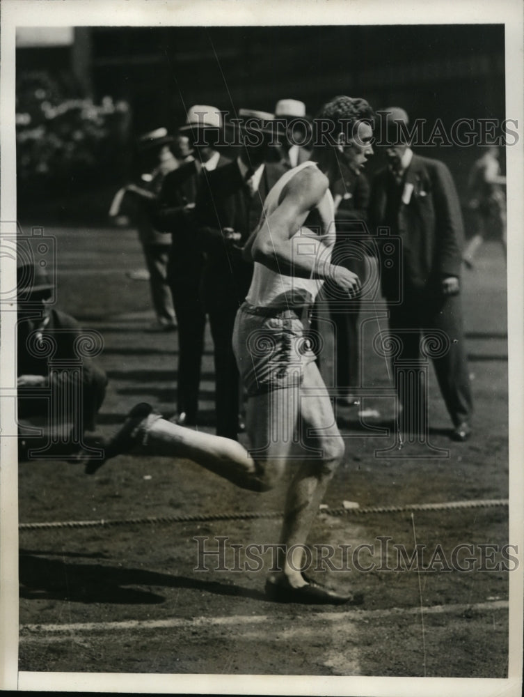 1932 Press Photo Frank Nordell at AAU track meet in NY mile in 4 min 23 seconds- Historic Images