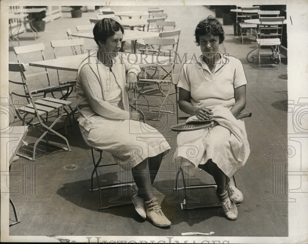 1951 Press Photo Two unknown female tennis players- Historic Images