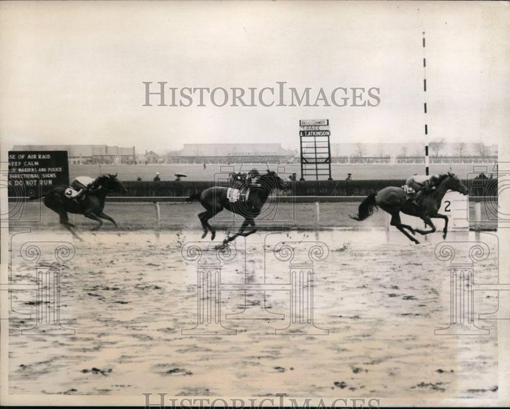 1944 Press Photo Turbulence, Controversy, Dinah Home at Jamaica track NY- Historic Images