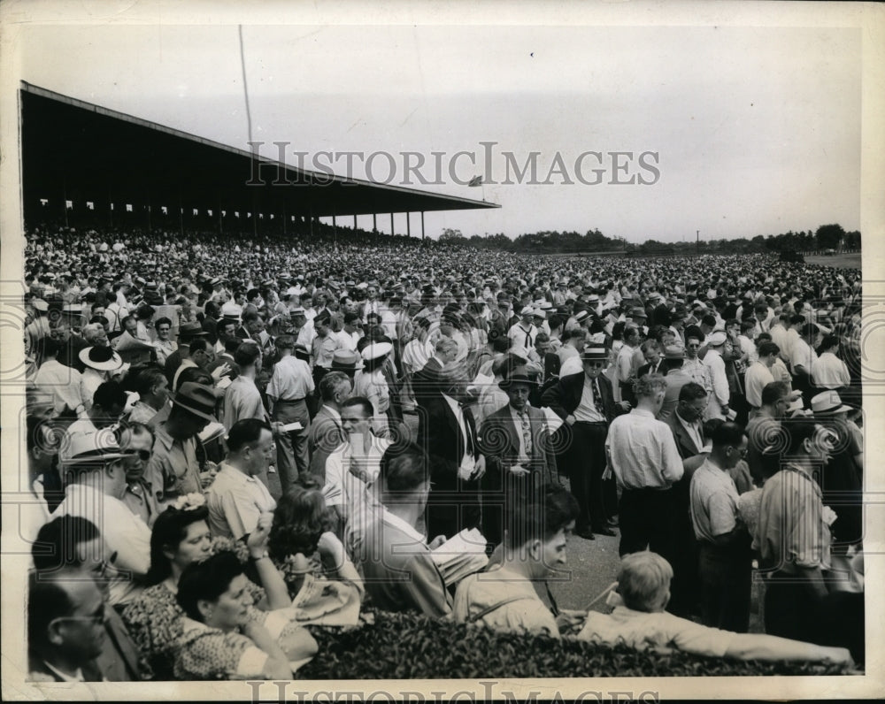 1944 Press Photo Crowds at Jamaica track in NY for season opener- Historic Images