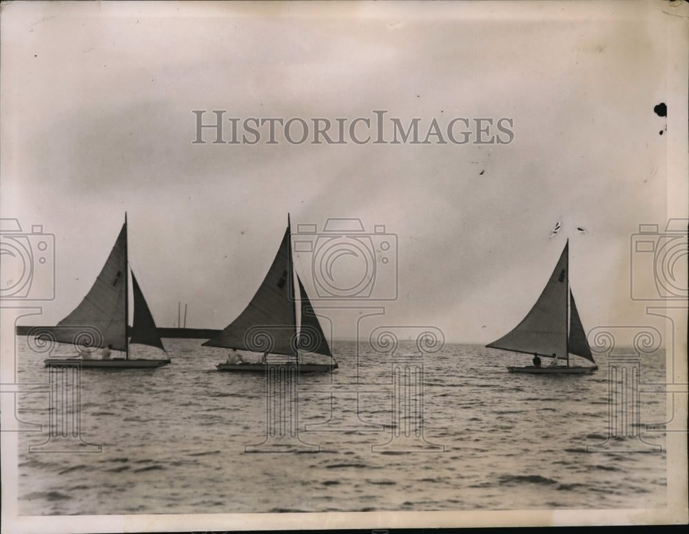 1935 Press Photo Ex Navy Secretary Charles Adams in Regatta vs David Sands- Historic Images