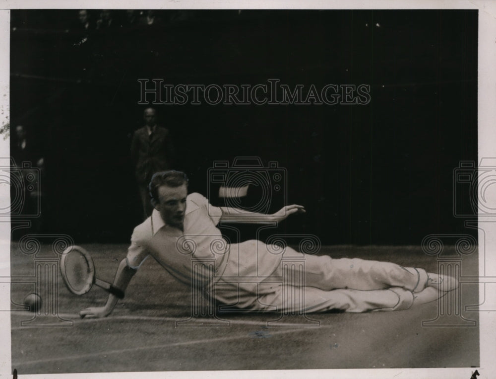 1939 Press Photo B Destremeau of France falls at Davis Cup tennis in London- Historic Images