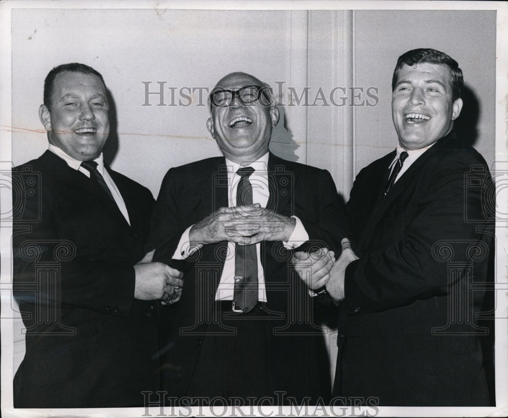 1966 Press Photo Paul Rochester, Jets president Sonny Werblin, Gerry Philbin- Historic Images