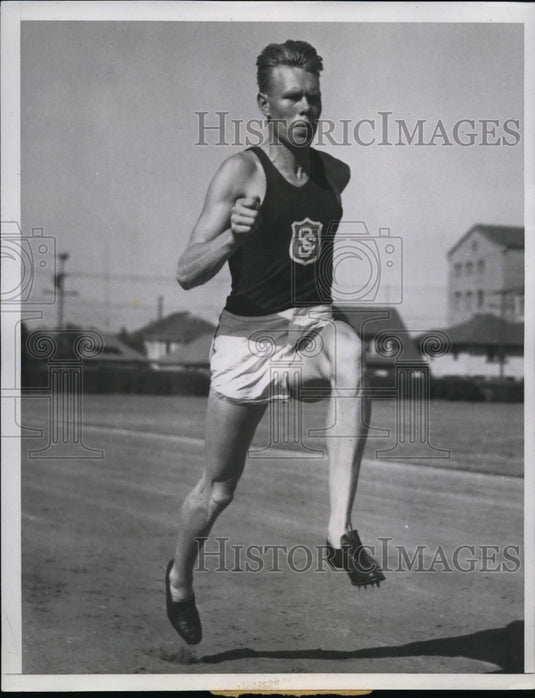 1935 Press Photo Al Fitch in 440 yard hurdles & 1/4 mile training - nes48366- Historic Images