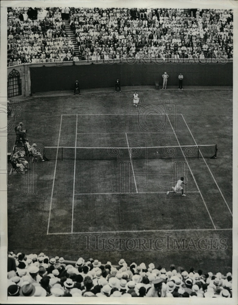 1933 Press Photo Carolyn Babcock vs Betty Nuthall in Wightman Cup tennis in NY- Historic Images