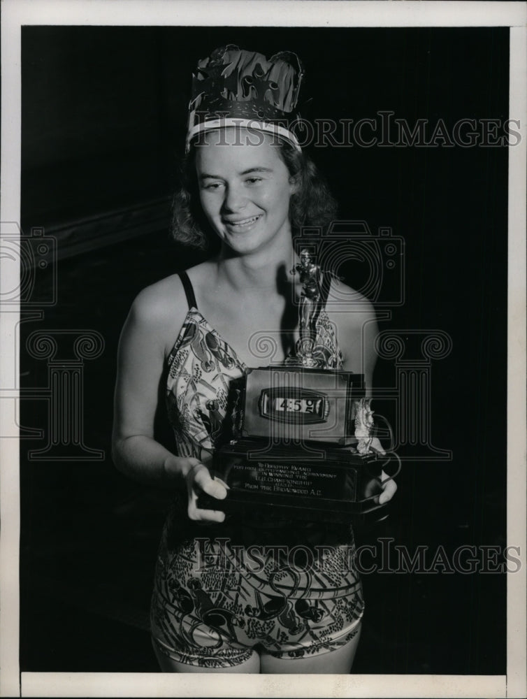 Load image into Gallery viewer, 1939 Press Photo Dorothy Evans won 100 yard freestyle at Philadelphia meet
