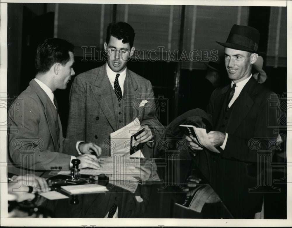 1937 Press Photo Denny Shute, Henry Picard in Miami for Biltmore golf in Florida- Historic Images