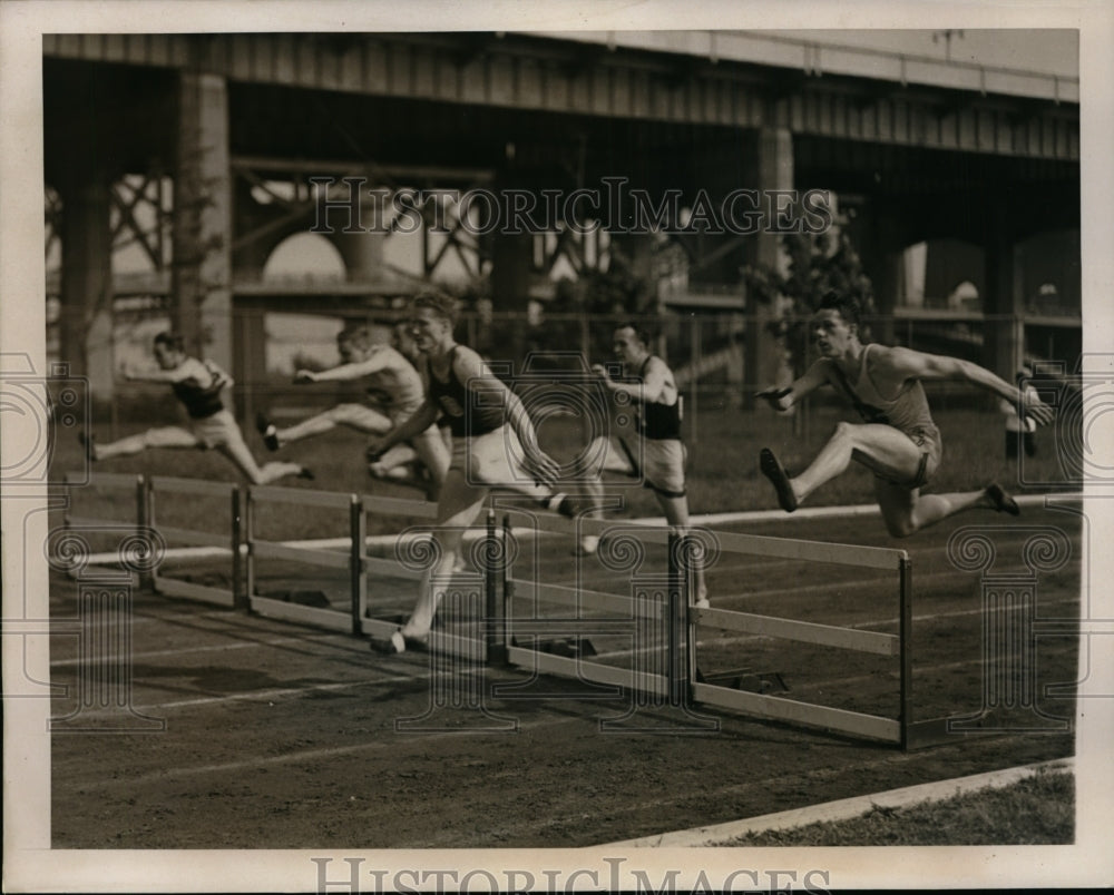 1939 Press Photo IC4A track in NY Warren Wittens, J Miller Frazier in 220 hurdle- Historic Images